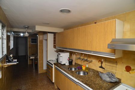 Apartamento à venda com 397m², 4 quartos e 2 vagas Apartamento à venda com 397m², 4 quartos e 2 vagasCozinha