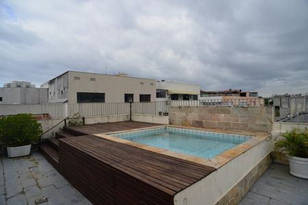 Apartamento à venda com 397m², 4 quartos e 2 vagas Apartamento à venda com 397m², 4 quartos e 2 vagasPiscina
