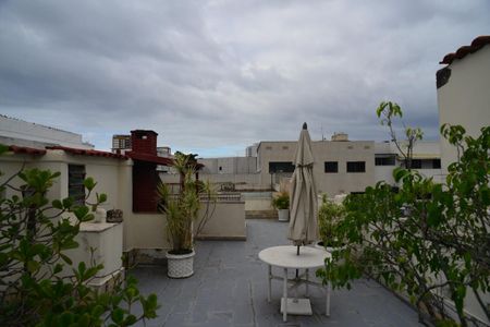 Apartamento à venda com 397m², 4 quartos e 2 vagas Apartamento à venda com 397m², 4 quartos e 2 vagasCobertura