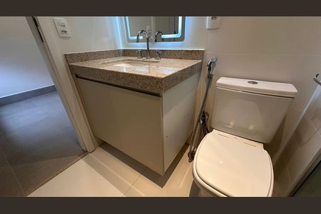 Apartamento à venda com 73m², 2 quartos e 1 vaga Apartamento à venda com 73m², 2 quartos e 1 vagaBanheiro social