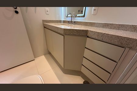 Apartamento à venda com 73m², 2 quartos e 1 vaga Apartamento à venda com 73m², 2 quartos e 1 vagaBanheiro da Suíte