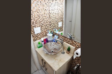 Apartamento à venda com 60m², 2 quartos e 1 vaga Apartamento à venda com 60m², 2 quartos e 1 vagaDetalhe - Banheiro Social