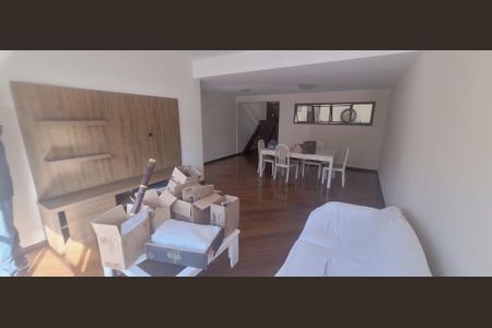 Foto 02 de casa de condomínio à venda com 3 quartos, 233m² em Jardim das Vertentes, São Paulo