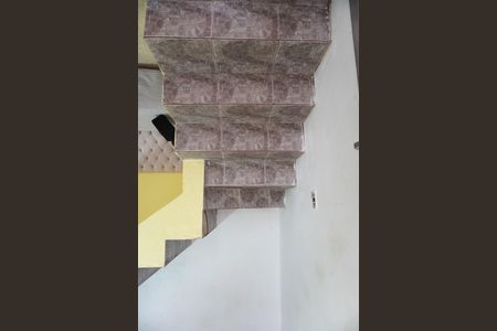 Escada de casa à venda com 2 quartos, 171m² em Vila Carmosina, São Paulo