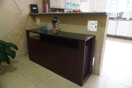Sala de casa à venda com 2 quartos, 171m² em Vila Carmosina, São Paulo