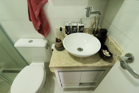 Casa de condomínio à venda com 155m², 3 quartos e 2 vagasBanheiro da Suíte