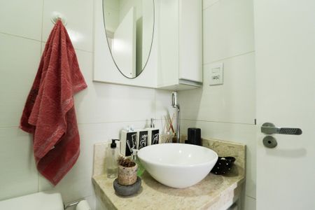 Casa de condomínio à venda com 155m², 3 quartos e 2 vagasBanheiro da Suíte