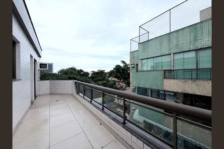 Apartamento para alugar com 197m², 3 quartos e 3 vagasFundos