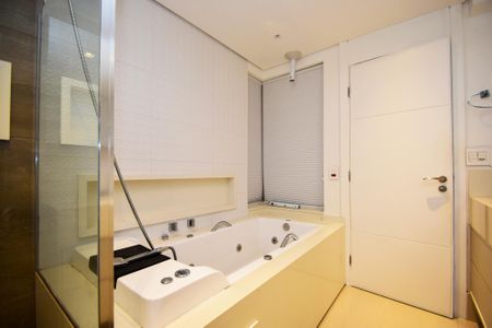Apartamento à venda com 250m², 3 quartos e 2 vagasbanheiro quarto 2