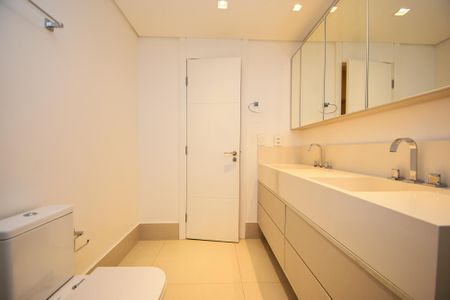 Apartamento à venda com 250m², 3 quartos e 2 vagasbanheiro