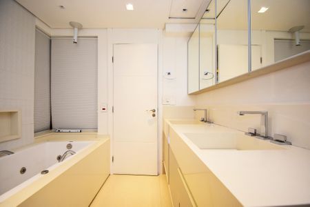 Apartamento à venda com 250m², 3 quartos e 2 vagasbanheiro quarto 2