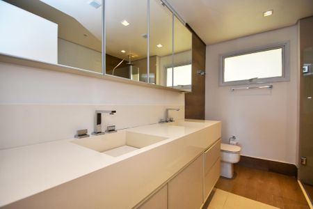 Apartamento à venda com 250m², 3 quartos e 2 vagasbanheiro quarto 2