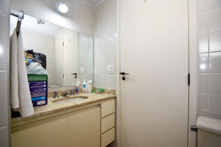banheiro corredor de apartamento à venda com 2 quartos, 86m² em Pinheiros, São Paulo