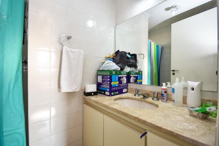 Apartamento à venda com 86m², 2 quartos e 3 vagasbanheiro corredor