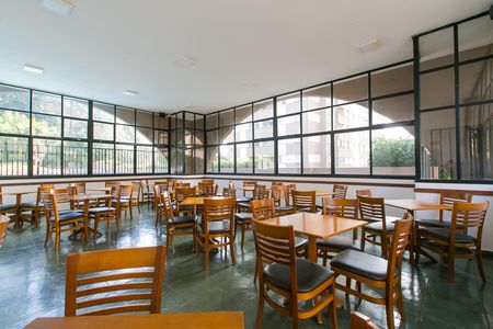 Apartamento para alugar com 57m², 2 quartos e 2 vagas Apartamento para alugar com 57m², 2 quartos e 2 vagasÁrea comum - Salão de Festas