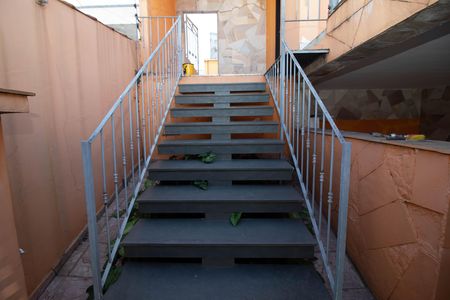 Casa para alugar com 94m², 3 quartos e 1 vaga Casa para alugar com 94m², 3 quartos e 1 vagaEscada