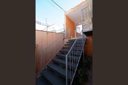 Casa para alugar com 94m², 3 quartos e 1 vaga Casa para alugar com 94m², 3 quartos e 1 vagaEscada