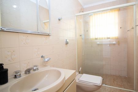 Casa para alugar com 94m², 3 quartos e 1 vaga Casa para alugar com 94m², 3 quartos e 1 vagaBanheiro 2