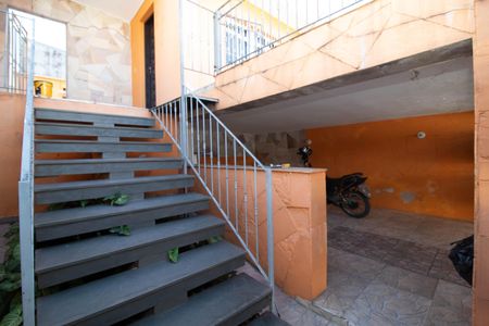 Casa para alugar com 94m², 3 quartos e 1 vaga Casa para alugar com 94m², 3 quartos e 1 vagaEscada