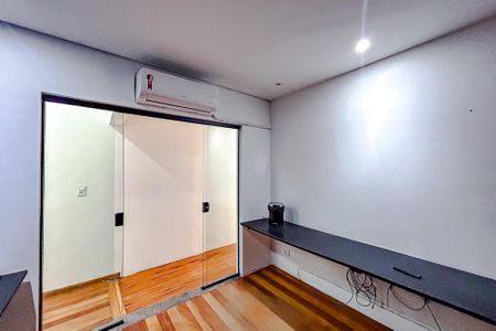 Casa para alugar com 318m², 5 quartos e 2 vagasQuarto 1