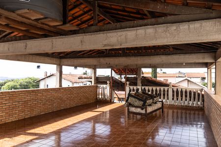 Casa à venda com 420m², 3 quartos e 4 vagas Casa à venda com 420m², 3 quartos e 4 vagasTerraço