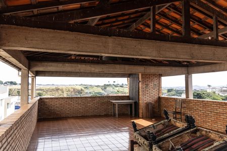 Casa à venda com 420m², 3 quartos e 4 vagas Casa à venda com 420m², 3 quartos e 4 vagasTerraço