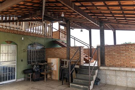 Casa à venda com 420m², 3 quartos e 4 vagas Casa à venda com 420m², 3 quartos e 4 vagasVaranda
