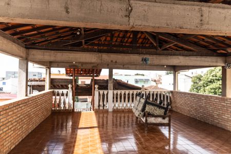 Casa à venda com 420m², 3 quartos e 4 vagas Casa à venda com 420m², 3 quartos e 4 vagasTerraço