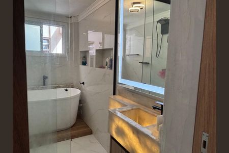 Banheiro social de apartamento à venda com 2 quartos, 66m² em Pinheiros, São Paulo