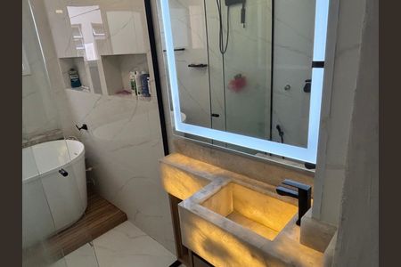 Banheiro social de apartamento à venda com 2 quartos, 66m² em Pinheiros, São Paulo