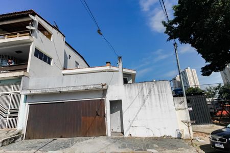 Casa para alugar com 120m², 3 quartos e 1 vaga Casa para alugar com 120m², 3 quartos e 1 vagaFachada / Garagem