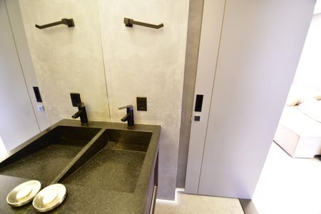 Lavabo de apartamento para alugar com 1 quarto, 51m² em Cambuí, Campinas