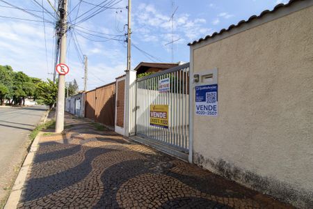 Casa à venda com 150m², 3 quartos e 3 vagas Casa à venda com 150m², 3 quartos e 3 vagasFachada