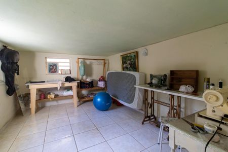 Casa à venda com 150m², 3 quartos e 3 vagas Casa à venda com 150m², 3 quartos e 3 vagasPorao