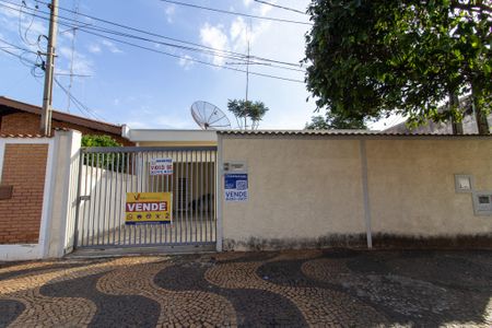 Casa à venda com 150m², 3 quartos e 3 vagas Casa à venda com 150m², 3 quartos e 3 vagasFachada