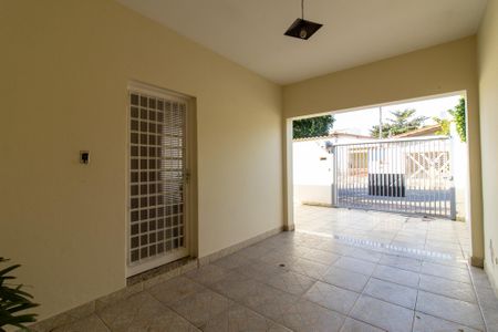 Casa à venda com 150m², 3 quartos e 3 vagas Casa à venda com 150m², 3 quartos e 3 vagasGaragem