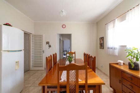 Casa à venda com 150m², 3 quartos e 3 vagas Casa à venda com 150m², 3 quartos e 3 vagasSala de Jantar
