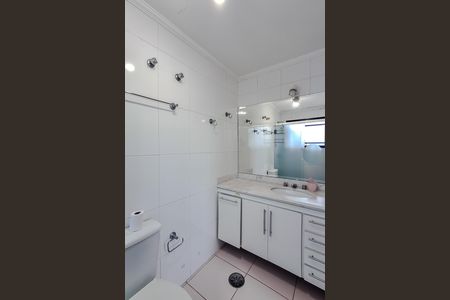 Apartamento à venda com 115m², 3 quartos e 2 vagas Apartamento à venda com 115m², 3 quartos e 2 vagasBanheiro da Suíte