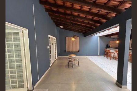 Casa para alugar com 270m², 4 quartos e 4 vagas