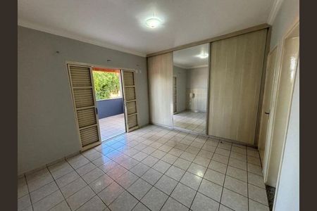 Casa para alugar com 270m², 4 quartos e 4 vagas
