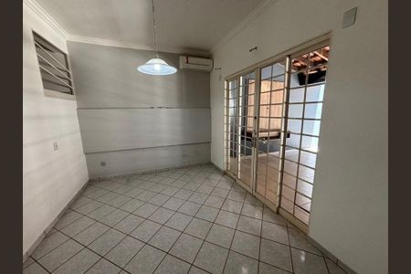 Casa para alugar com 270m², 4 quartos e 4 vagas