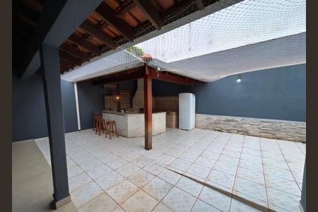 Casa para alugar com 270m², 4 quartos e 4 vagas