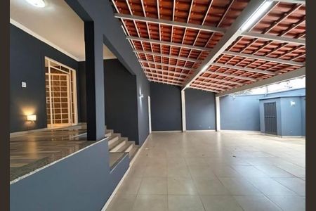 Casa para alugar com 270m², 4 quartos e 4 vagas