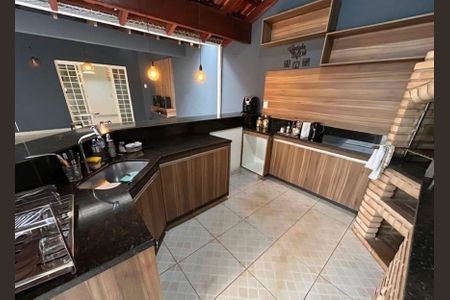 Casa para alugar com 270m², 4 quartos e 4 vagas