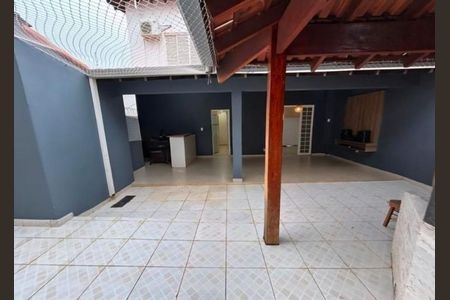 Casa para alugar com 270m², 4 quartos e 4 vagas