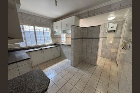 Cozinha de casa para alugar com 4 quartos, 270m² em Vigilato Pereira, Uberlândia