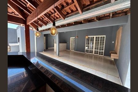 Casa para alugar com 270m², 4 quartos e 4 vagas