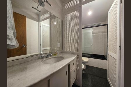 Apartamento para alugar com 139m², 3 quartos e 1 vaga Apartamento para alugar com 139m², 3 quartos e 1 vagaBanheiro Social