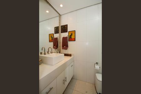 Apartamento à venda com 84m², 2 quartos e 2 vagasBanheiro da Suíte