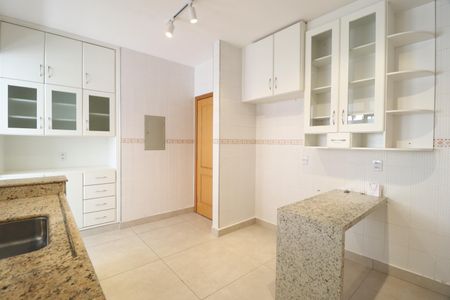 Apartamento para alugar com 122m², 3 quartos e 2 vagasCozinha